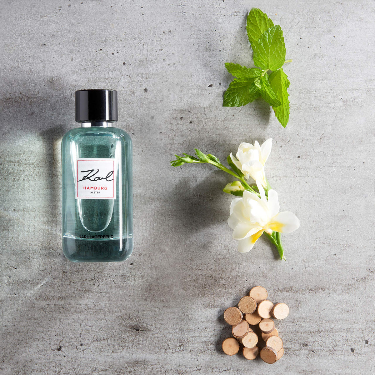 Eau de Toilette Spray 3.3 oz Q527315